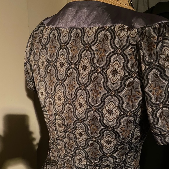 Beautiful top - Picture 3 of 4